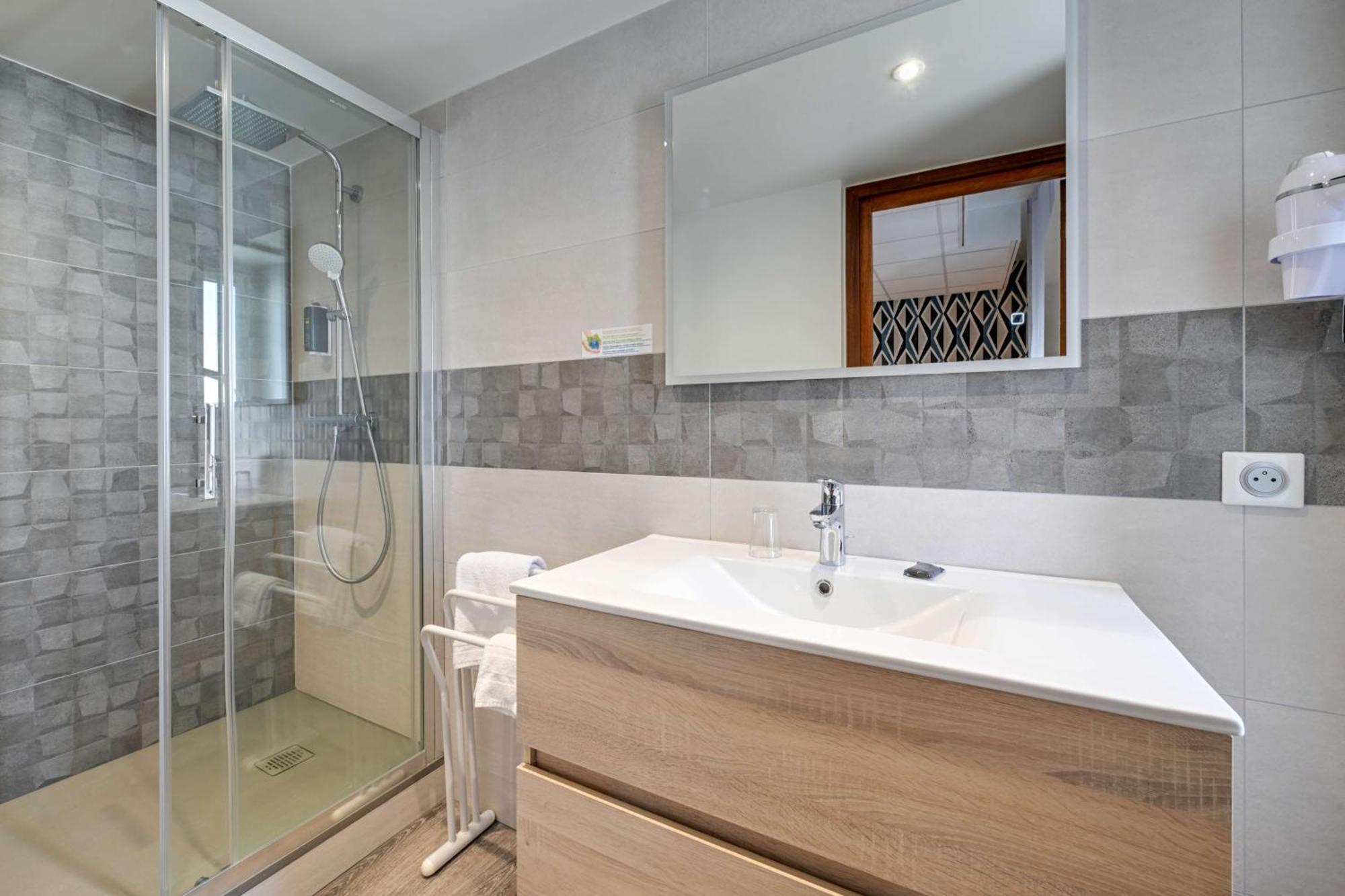 Brit Hotel Roanne - Le Grand Hotel 외부 사진